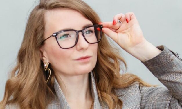 Choosing Glasses That Make You Look Younger