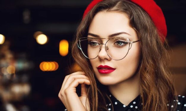 How To Wear Fake Eyelashes With Glasses
