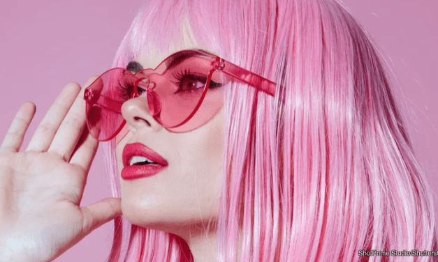 Peep These Eyewear Trends That Will Be Everywhere In 2023