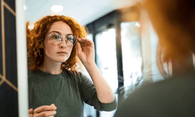 Seeing Clearly: The Top 9 Signs It Might Be Time for Glasses