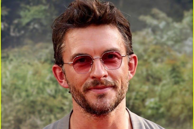 Jonathan Bailey releases “slutty little glasses” to raise funds for his new LGBTQ+ charity