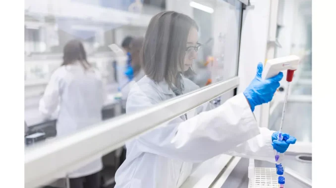 20/20 OptimEyes Technologies Wins 2025 Merck Blue Ticket Competition