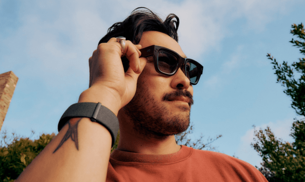 The new Meta Ray-Ban glasses put an AI display in your lens