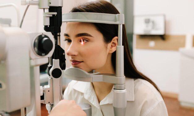 Engineering Medicine graduates are developing a headset-style eye exam device designed to bring eye care to more patients
